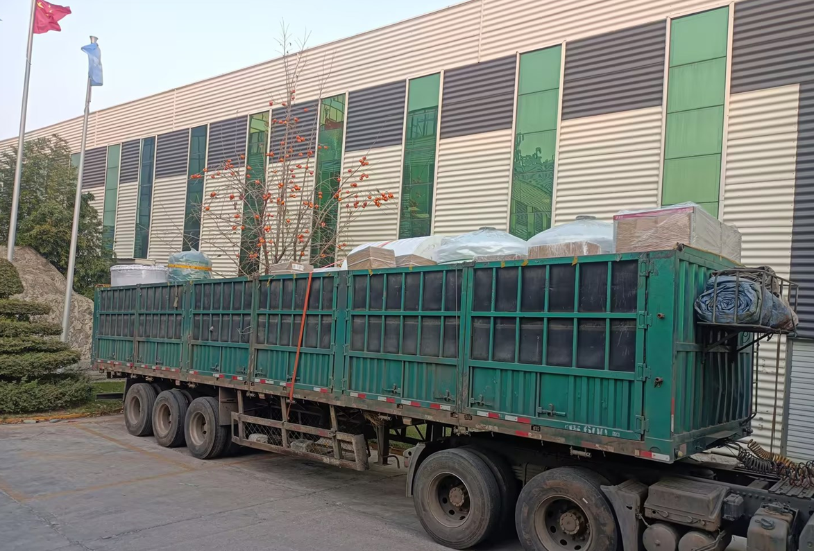 【k8凯发官网公司】每小时40T软化水设备装车发往临沂市沂水县